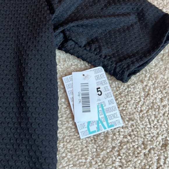 New Lularoe Gigi black short sleeve crew neck top size xxl runs small - Picture 3 of 6